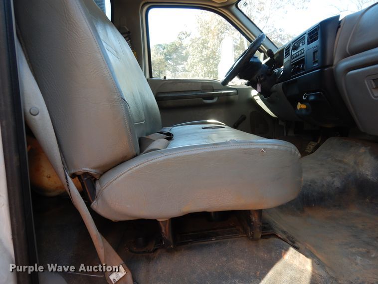 image for item DI8575 2002 Ford F750 Super Duty XL  flatbed truck