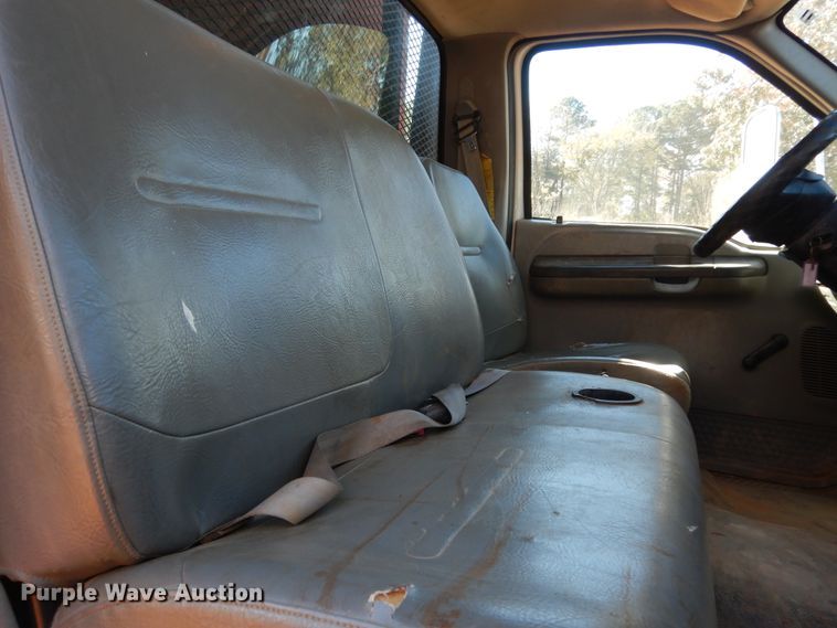 image for item DI8575 2002 Ford F750 Super Duty XL  flatbed truck