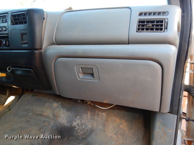 image for item DI8575 2002 Ford F750 Super Duty XL  flatbed truck