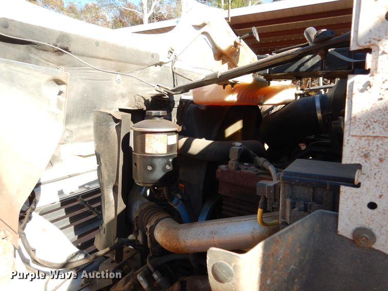 image for item DI8575 2002 Ford F750 Super Duty XL  flatbed truck