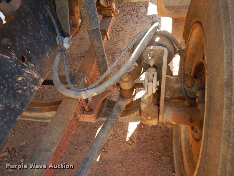 image for item DI8575 2002 Ford F750 Super Duty XL  flatbed truck