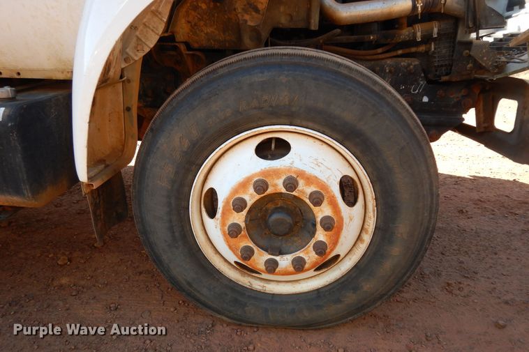 image for item DI8575 2002 Ford F750 Super Duty XL  flatbed truck