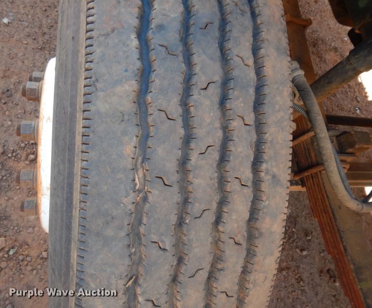 image for item DI8575 2002 Ford F750 Super Duty XL  flatbed truck