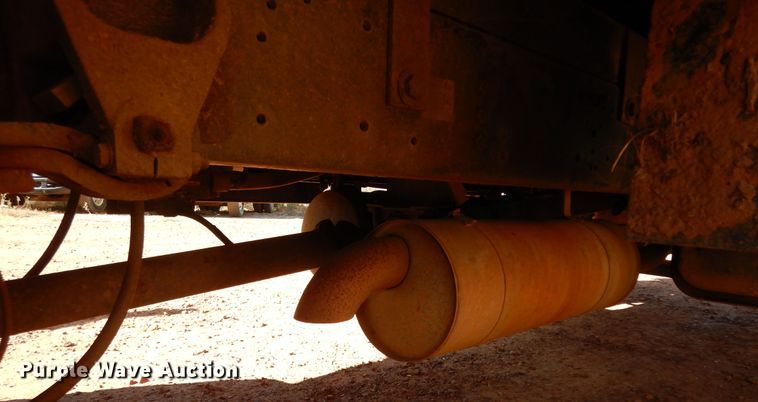 image for item DI8575 2002 Ford F750 Super Duty XL  flatbed truck