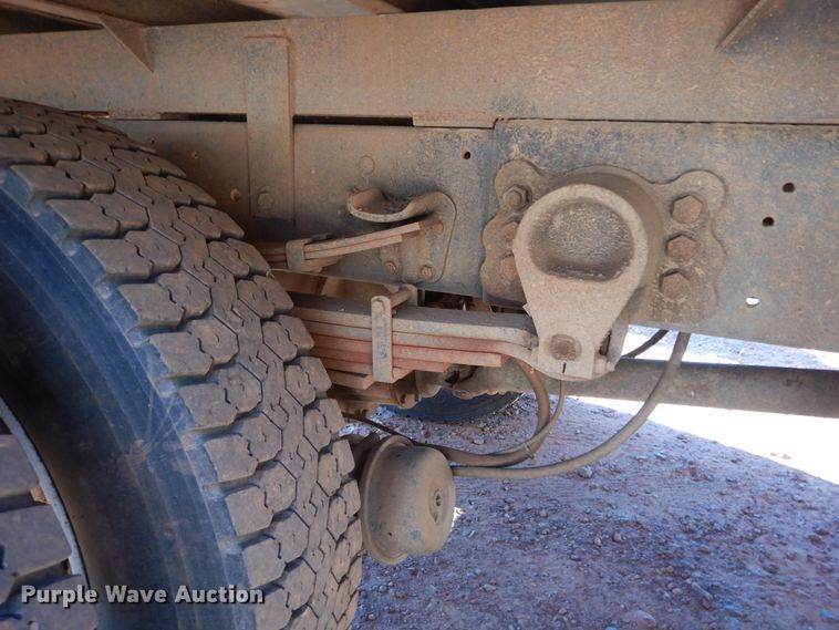 image for item DI8575 2002 Ford F750 Super Duty XL  flatbed truck