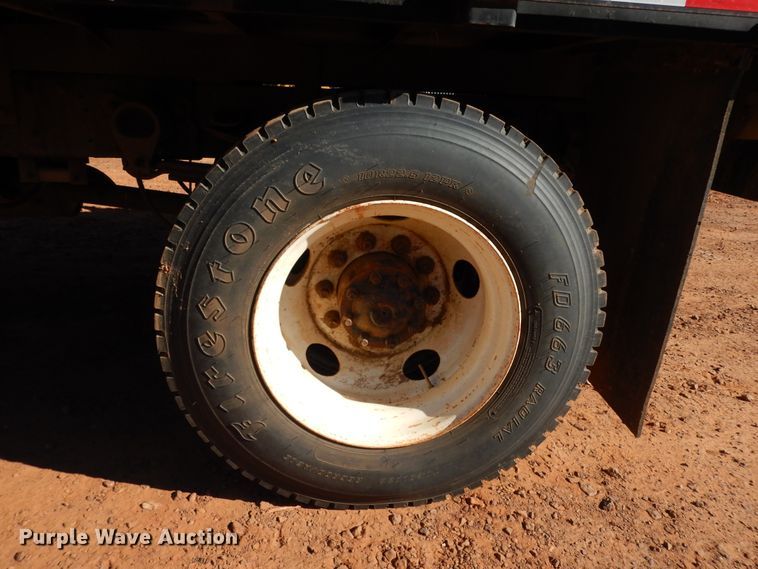 image for item DI8575 2002 Ford F750 Super Duty XL  flatbed truck