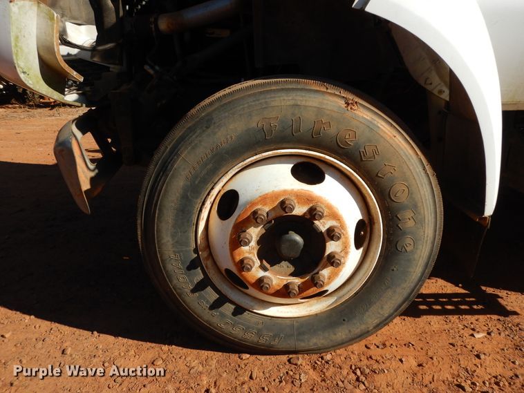 image for item DI8575 2002 Ford F750 Super Duty XL  flatbed truck