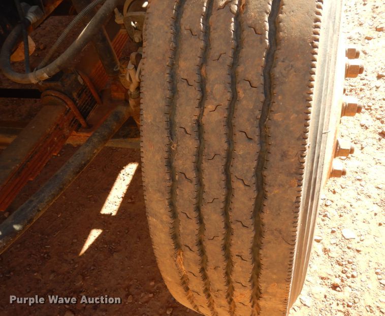 image for item DI8575 2002 Ford F750 Super Duty XL  flatbed truck