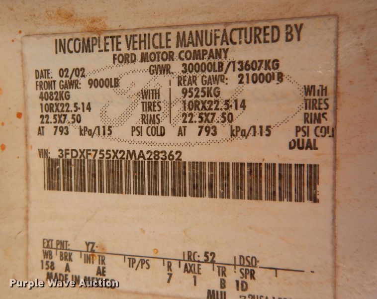 image for item DI8575 2002 Ford F750 Super Duty XL  flatbed truck