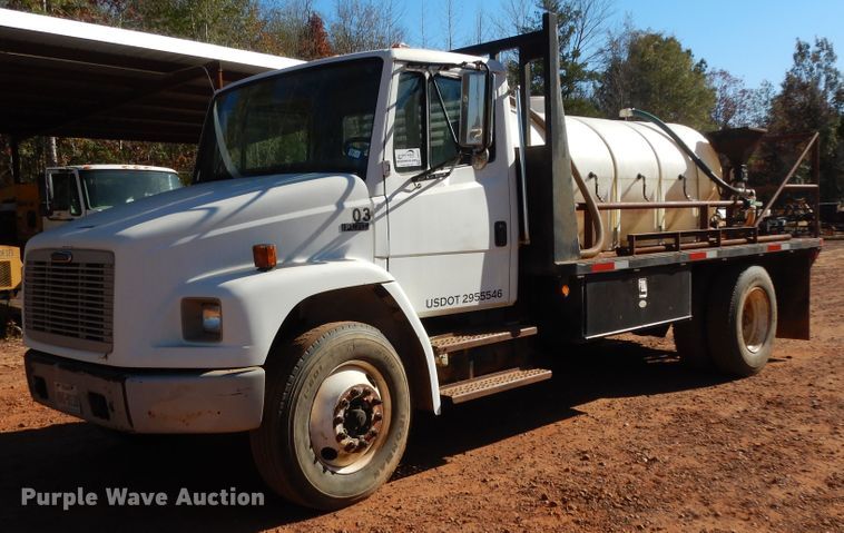 image for item DI8577 2004 Freightliner FL70  flatbed truck