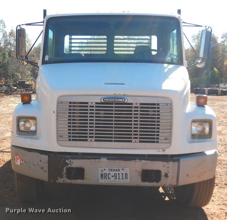 image for item DI8577 2004 Freightliner FL70  flatbed truck