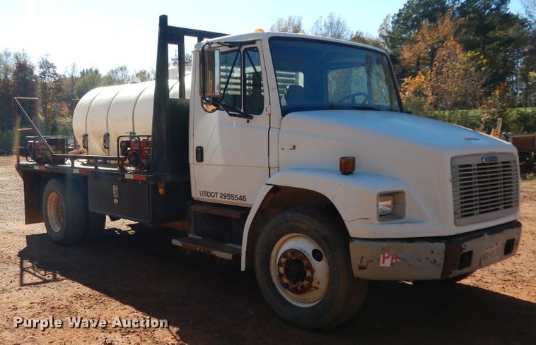 image for item DI8577 2004 Freightliner FL70  flatbed truck