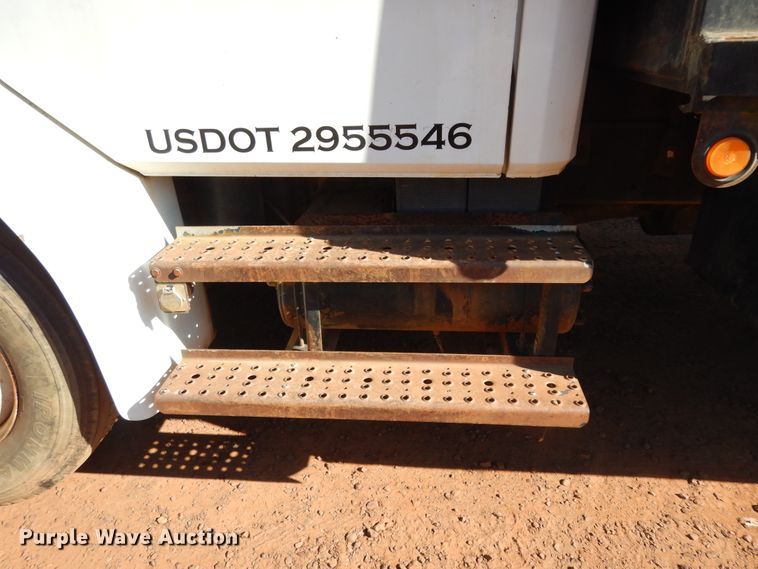 image for item DI8577 2004 Freightliner FL70  flatbed truck