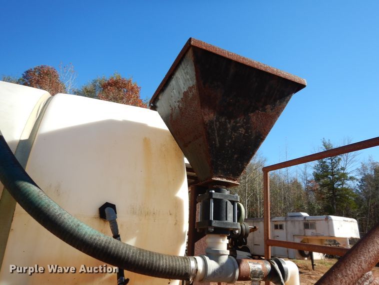 image for item DI8577 2004 Freightliner FL70  flatbed truck