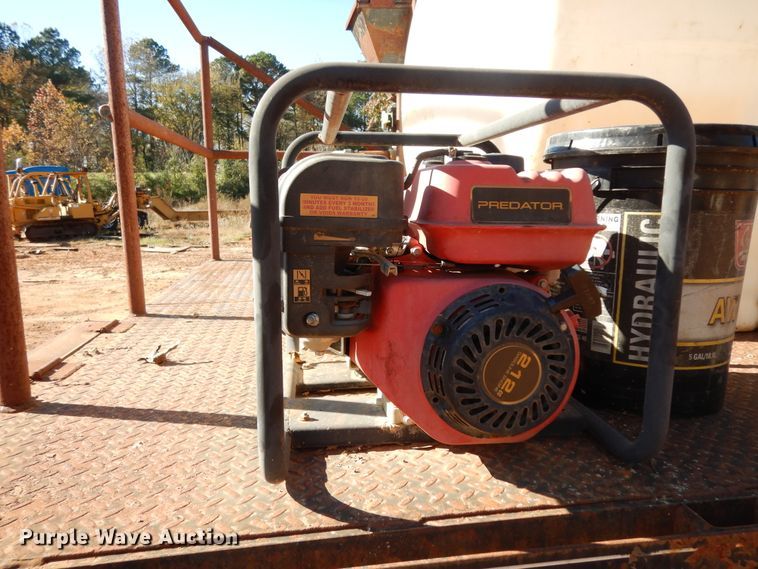 image for item DI8577 2004 Freightliner FL70  flatbed truck