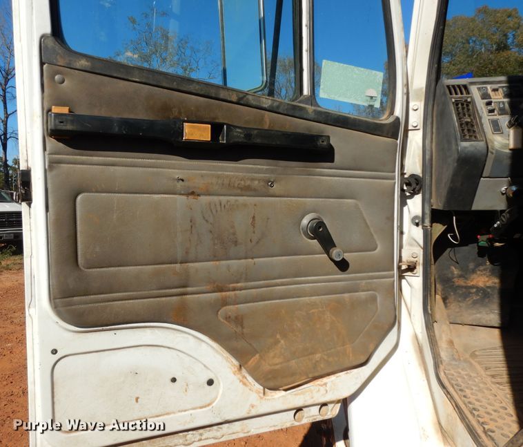 image for item DI8577 2004 Freightliner FL70  flatbed truck