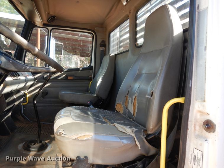 image for item DI8577 2004 Freightliner FL70  flatbed truck