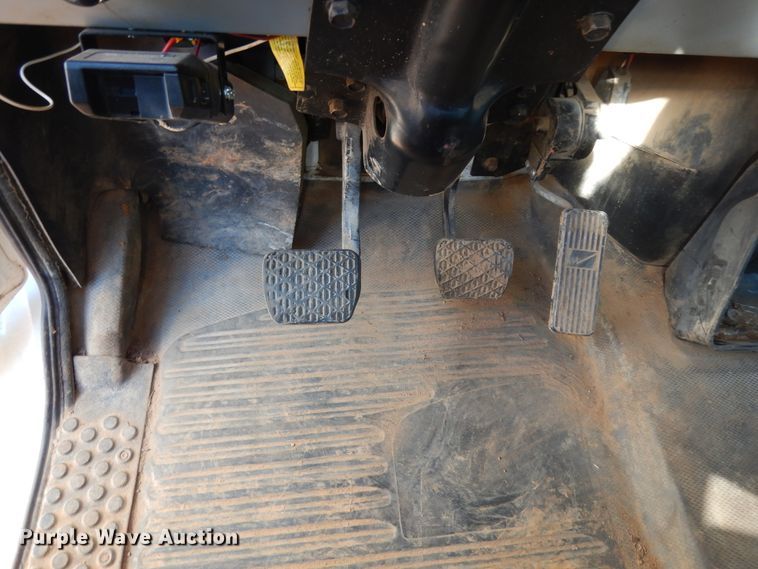 image for item DI8577 2004 Freightliner FL70  flatbed truck