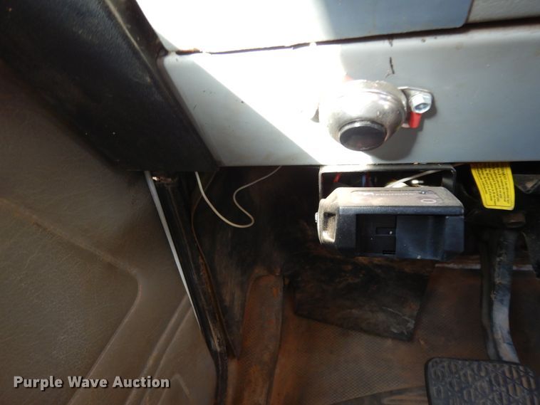 image for item DI8577 2004 Freightliner FL70  flatbed truck