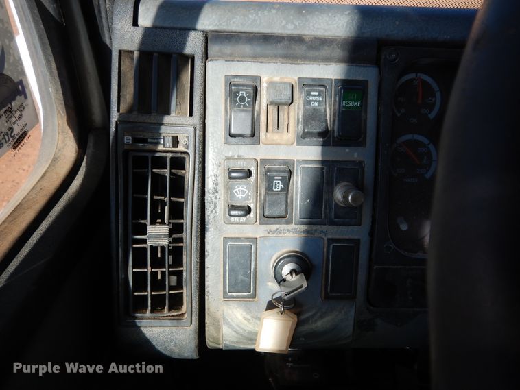 image for item DI8577 2004 Freightliner FL70  flatbed truck