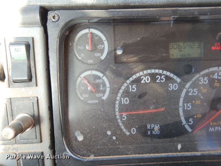 image for item DI8577 2004 Freightliner FL70  flatbed truck