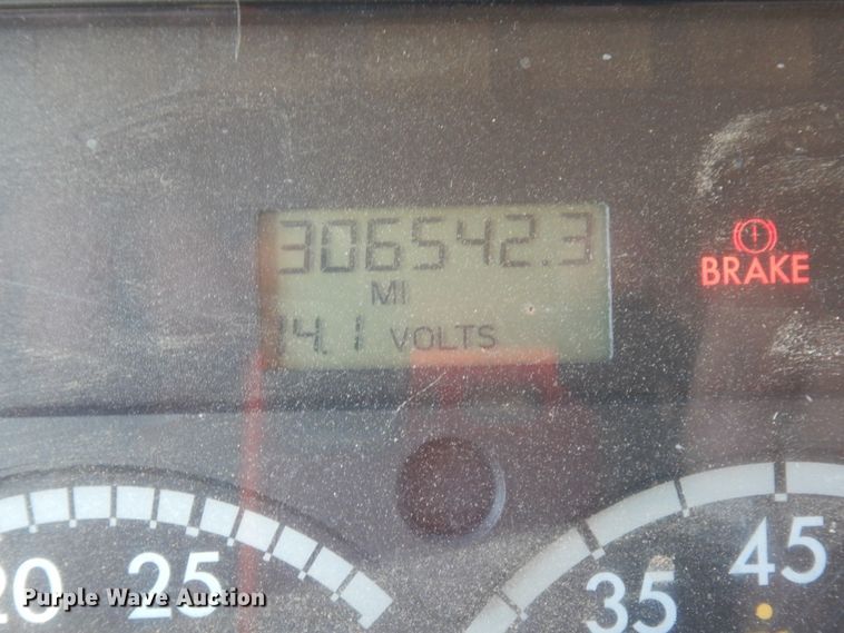 image for item DI8577 2004 Freightliner FL70  flatbed truck