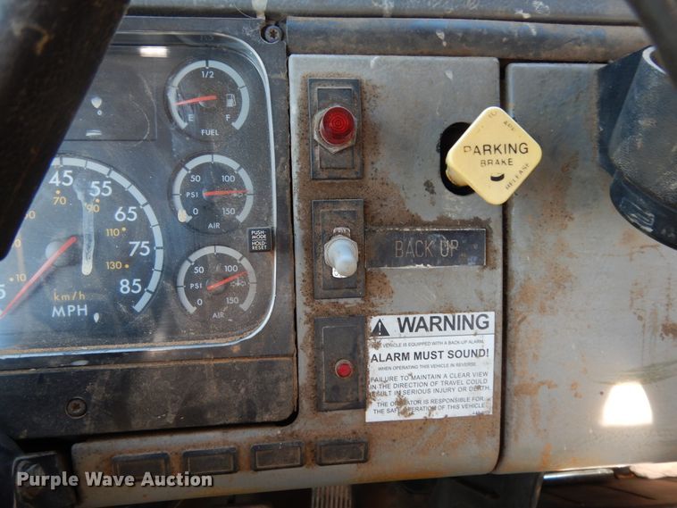 image for item DI8577 2004 Freightliner FL70  flatbed truck