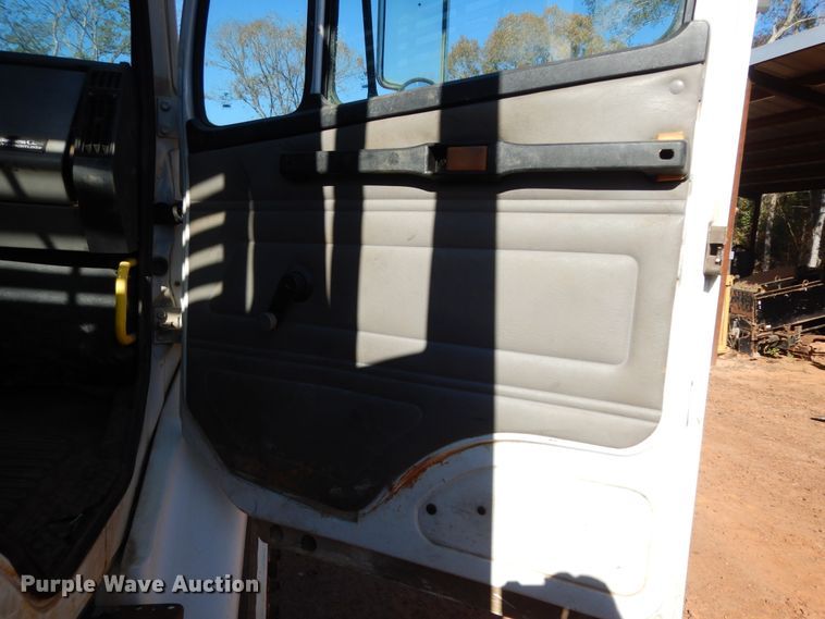 image for item DI8577 2004 Freightliner FL70  flatbed truck