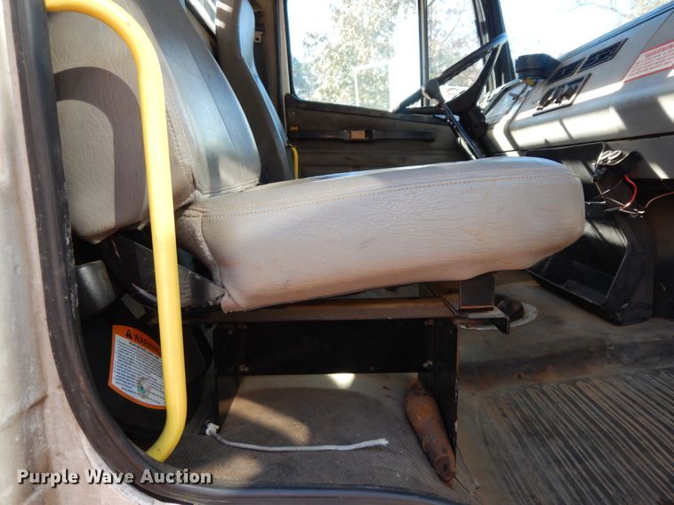 image for item DI8577 2004 Freightliner FL70  flatbed truck