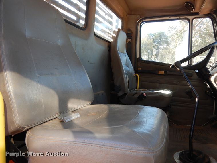 image for item DI8577 2004 Freightliner FL70  flatbed truck