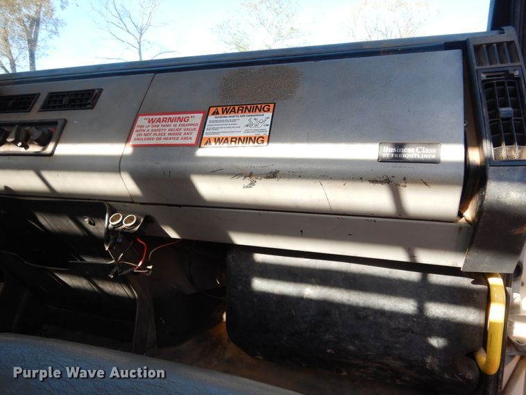 image for item DI8577 2004 Freightliner FL70  flatbed truck