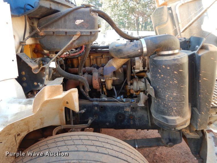 image for item DI8577 2004 Freightliner FL70  flatbed truck