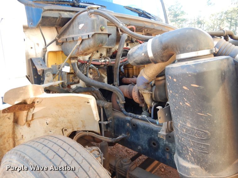 image for item DI8577 2004 Freightliner FL70  flatbed truck