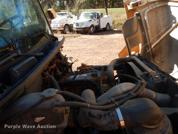 image for item DI8577 2004 Freightliner FL70  flatbed truck