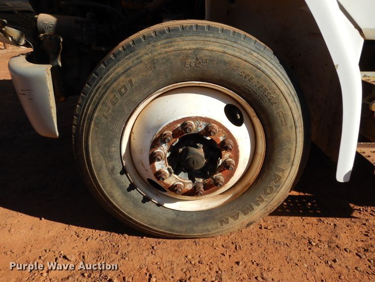 image for item DI8577 2004 Freightliner FL70  flatbed truck