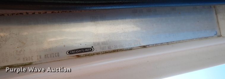 image for item DI8577 2004 Freightliner FL70  flatbed truck