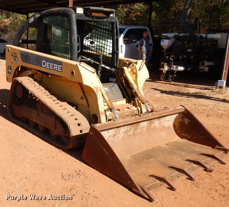 image for item DI8581 2006 John Deere CT322  tracked skid steer loader