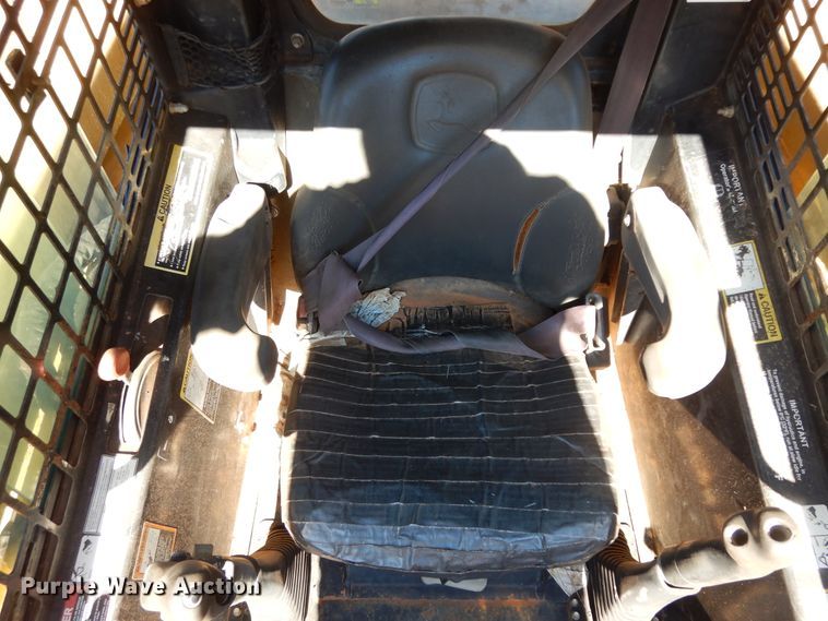 image for item DI8581 2006 John Deere CT322  tracked skid steer loader