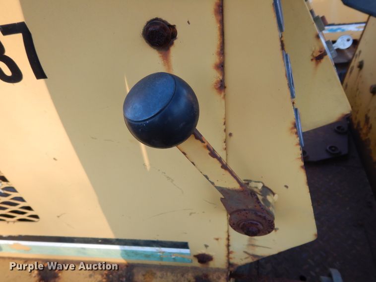 image for item DI8583 1993 Vermeer Flextrak 115  cable plow