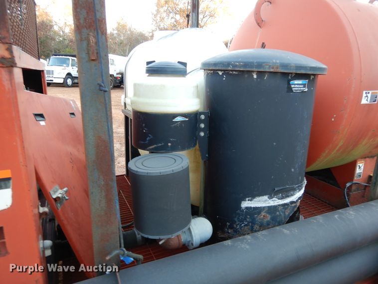 image for item DI8592 2001 Ditch Witch FX30  vacuum excavator