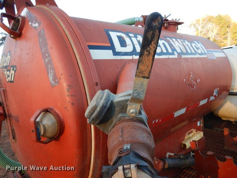 image for item DI8593 2004 Ditch Witch FX30  vacuum excavator
