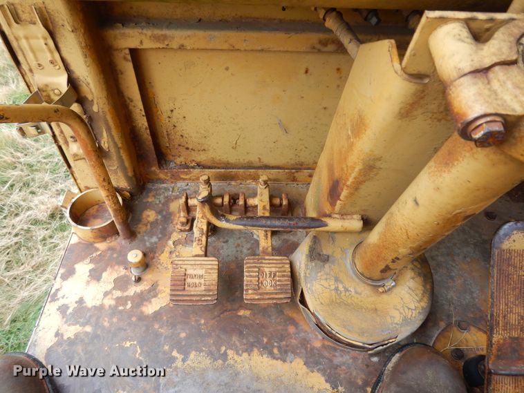 image for item DI8600 1974 Caterpillar 627B  scraper