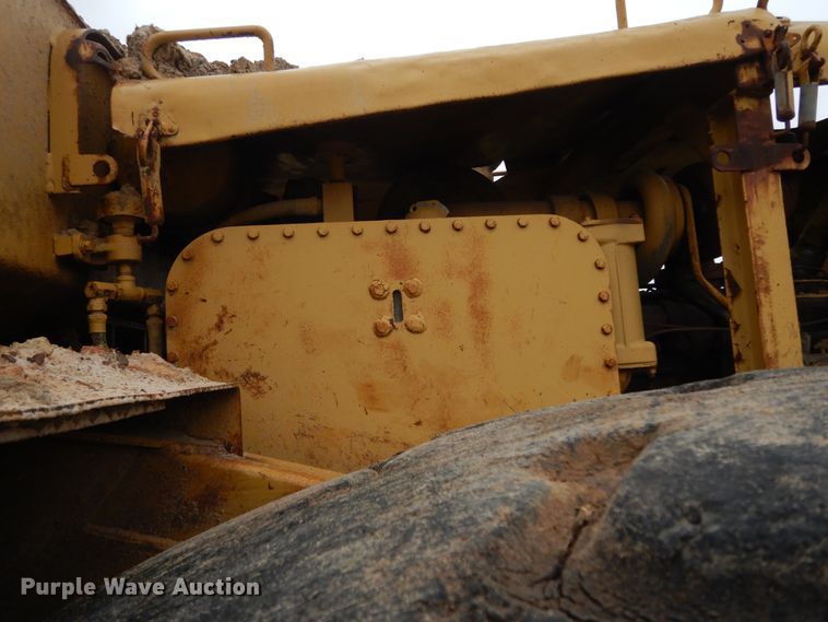 image for item DI8600 1974 Caterpillar 627B  scraper