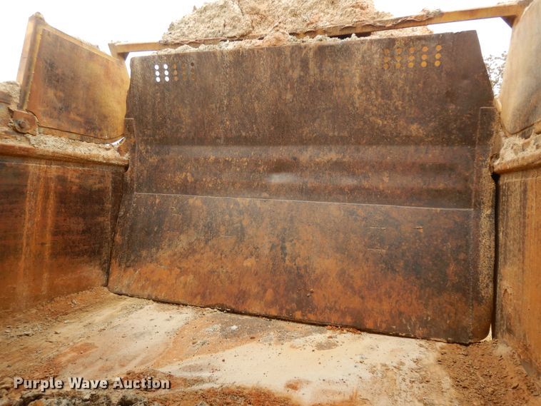 image for item DI8600 1974 Caterpillar 627B  scraper