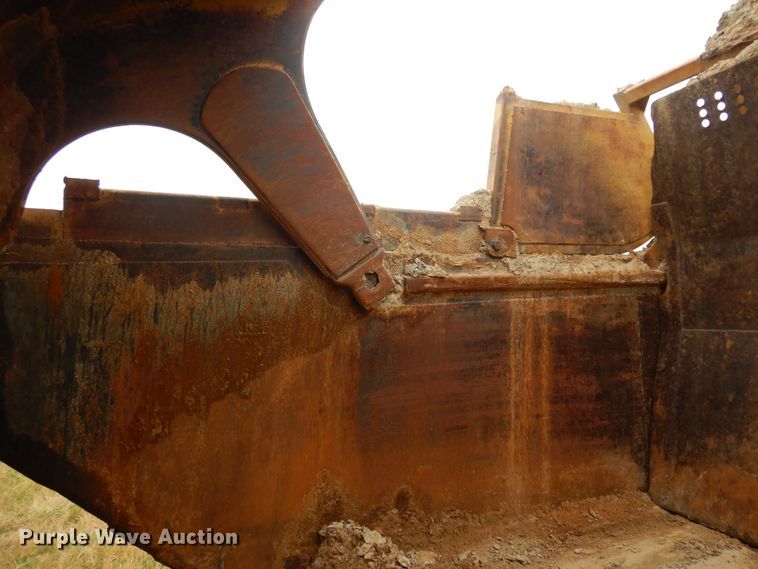 image for item DI8600 1974 Caterpillar 627B  scraper