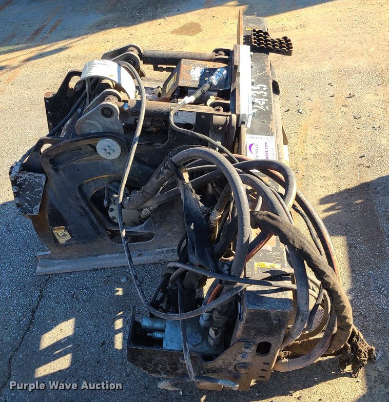 image for item DJ1560 Caterpillar PC205 18"W skid steer cold planer