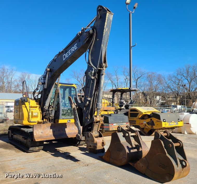 image for item DJ1562 John Deere 135G  excavator