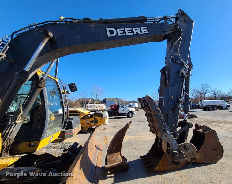 image for item DJ1562 John Deere 135G  excavator