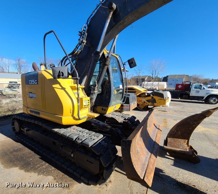 image for item DJ1562 John Deere 135G  excavator