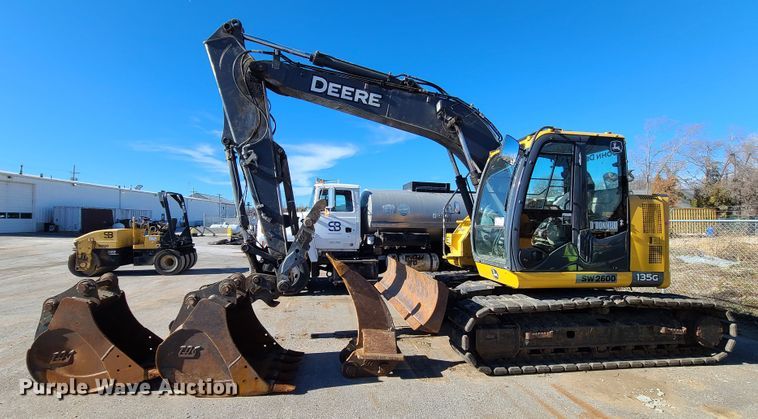 image for item DJ1562 John Deere 135G  excavator
